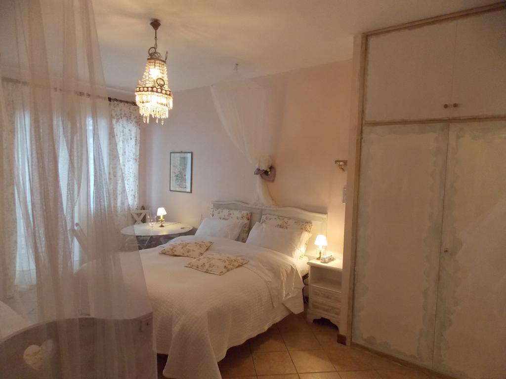 B&B Le Camelie Del Bosco Baiardo Quarto foto
