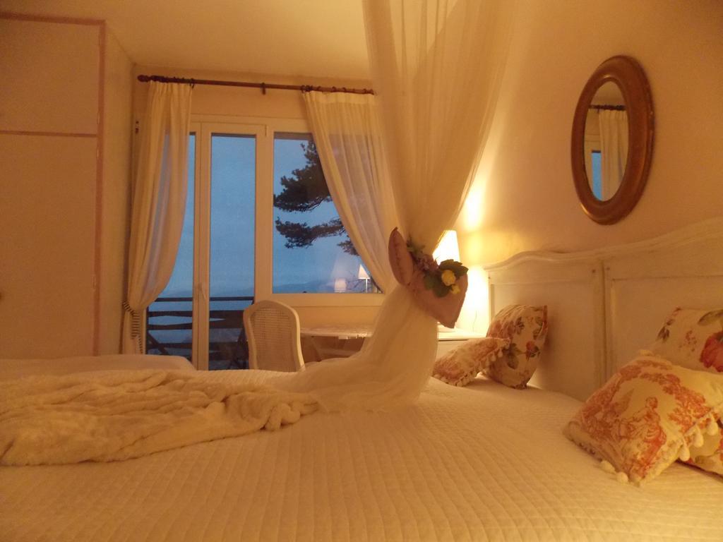 B&B Le Camelie Del Bosco Baiardo Quarto foto